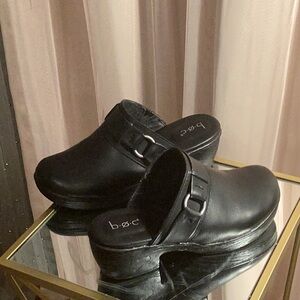 b.o.c. Women's Classic Black Mules